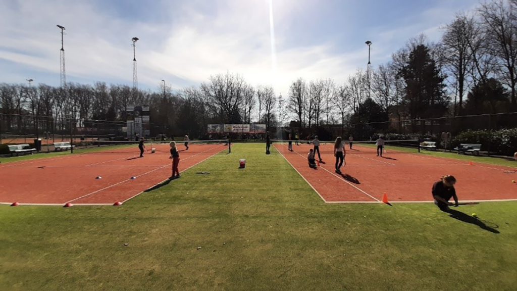 Dalfser jeugd maakt kennis met tennis Dalfser jeugd maakt kennis met tennis