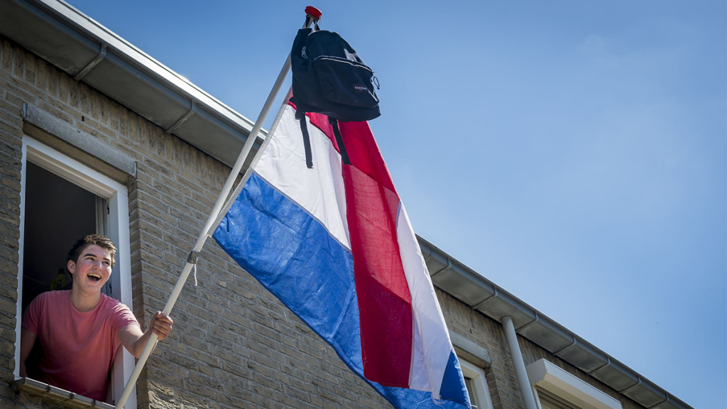 Geslaagden-karavaan op 10 juni op pad om geslaagde jongeren te verrassen Geslaagden-karavaan op 10 juni op pad om geslaagde jongeren te verrassen