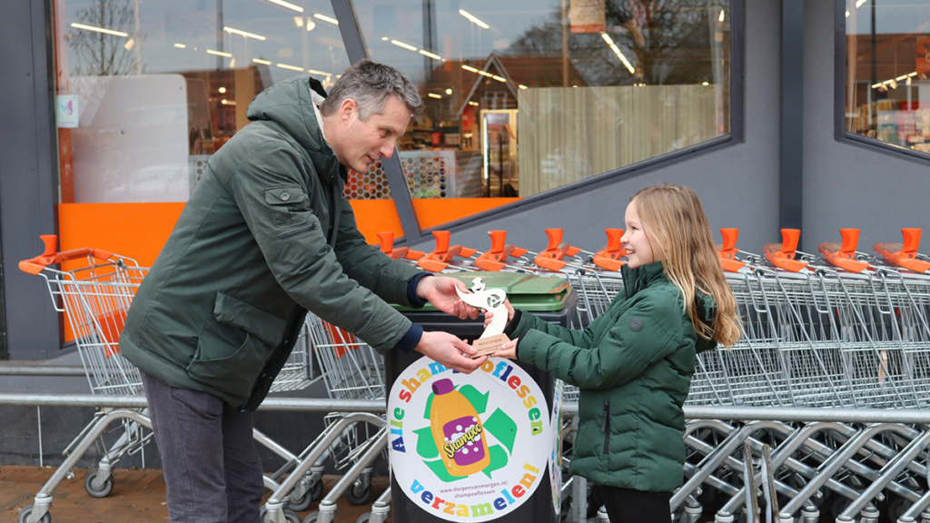 “Alle Shampooflessen Verzamelen!” is het beste circulaire burgerinitiatief van Overijssel “Alle Shampooflessen Verzamelen!” is het beste circulaire burgerinitiatief van Overijssel