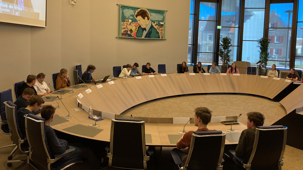 Slotdebat Politieke Partijen Agnieten College in Raadzaal Dalfsen
