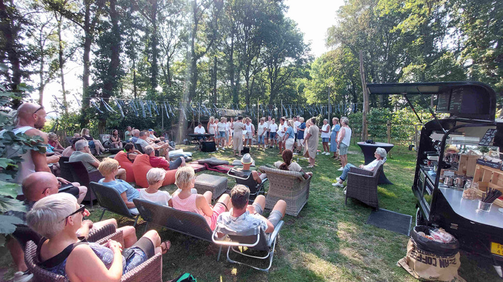 Warme muziek in veel schaduwrijke tuinen een succes