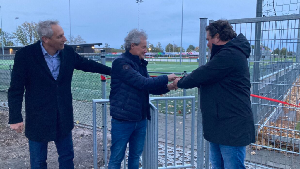 Kunstgrasvelden Nieuwleusen en Lemelerveld geopend