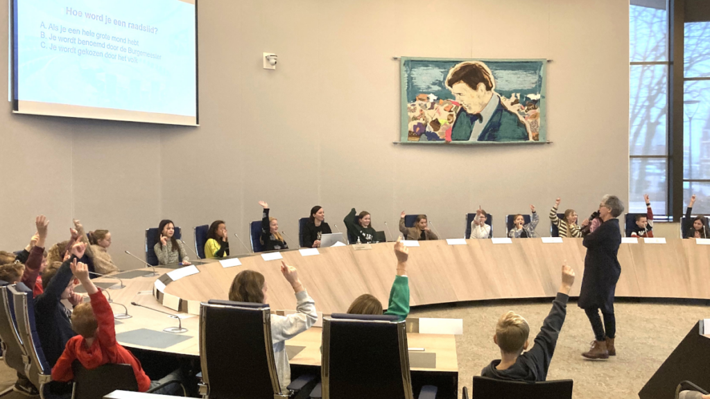 Komende maanden bezoeken ruim 250 kinderen van basisscholen het gemeentehuis