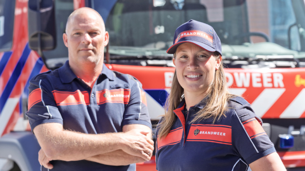 Brandweer in nieuw operationeel uniform Brandweer in nieuw operationeel uniform