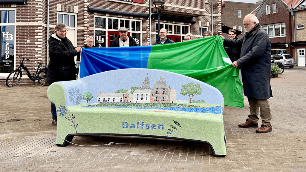 Social Sofa onthuld bij Vechtbrug in Dalfsen