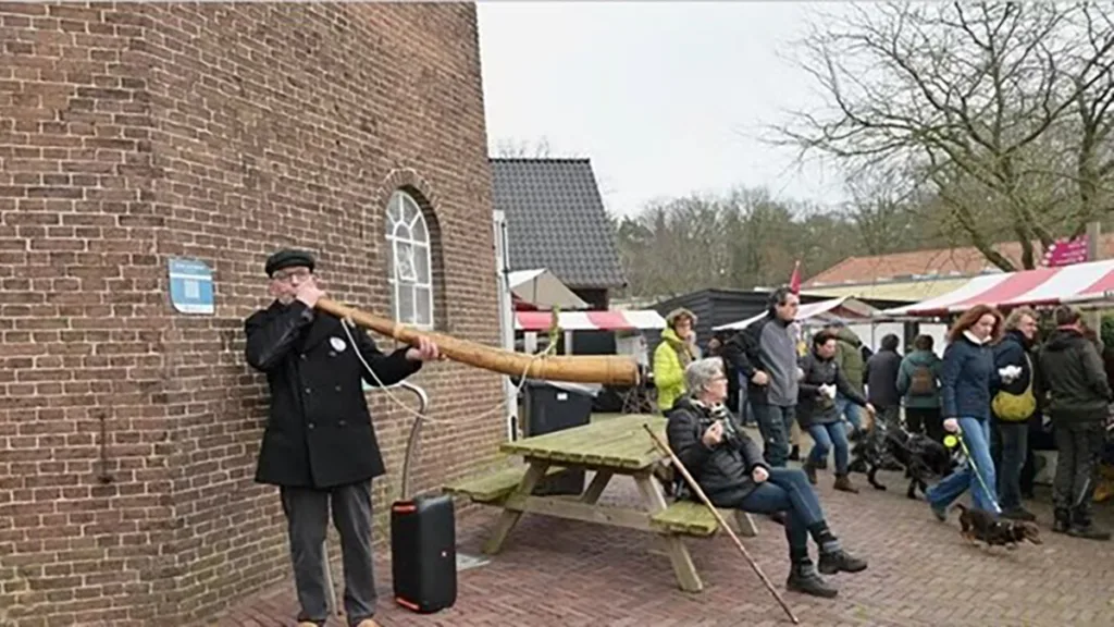 Wandeling met Kerstmarkt en midwinterhoorns in het Sterrebos