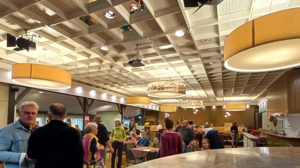 Gezelligheid Ten Top in De Wiekelaar Tijdens Succesvolle Bazar