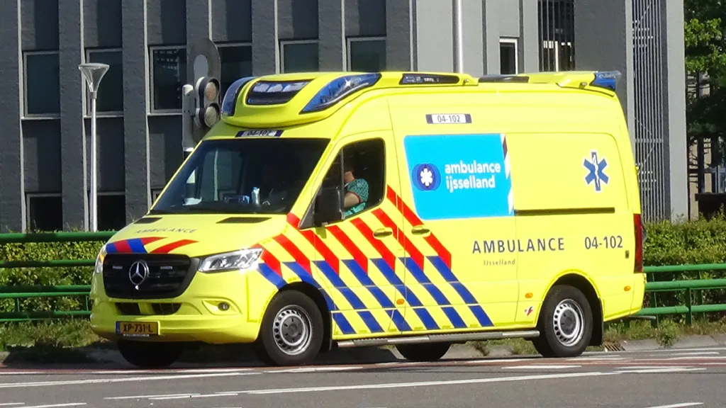 Man gereanimeerd na ongeval met mini-shovel in Lemelerveld