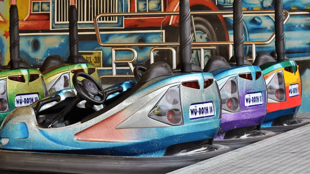 Burgemeester Sijbom opent kermis Dalfsen in de botsauto’s Burgemeester Sijbom opent kermis Dalfsen in de botsauto’s