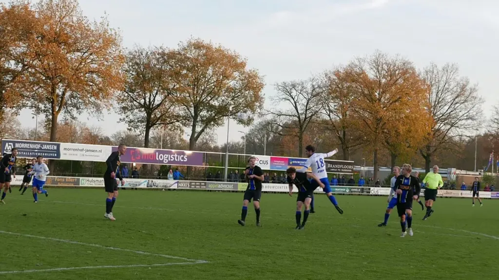FC Ommen pakt punt in derby: ASC’62 verspeelt late voorsprong FC Ommen pakt punt in derby: ASC'62 verspeelt late voorsprong