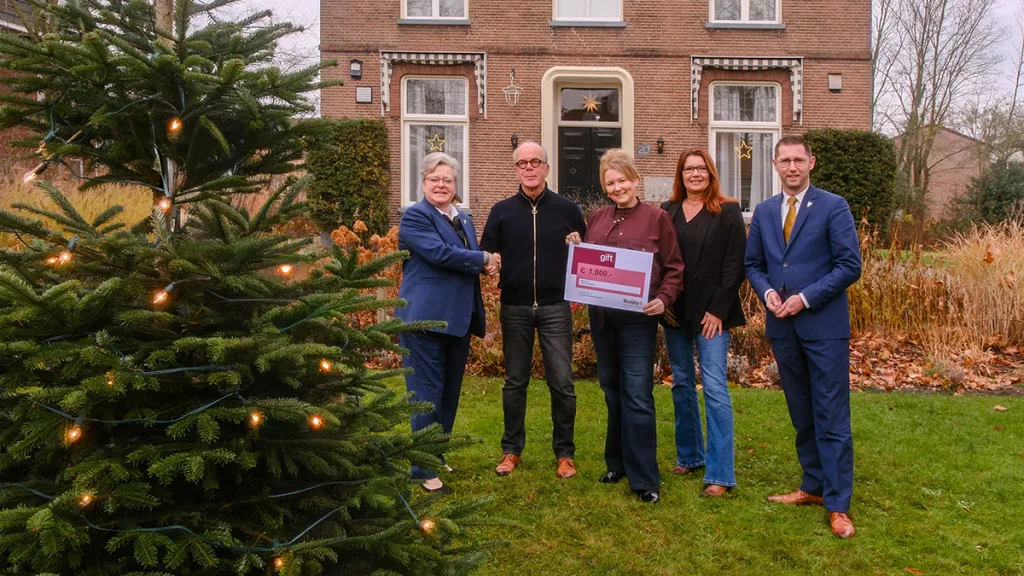 Monuta Zwolle schenkt Hospice Dalfsen bijdrage voor nieuwe bedden Monuta Zwolle schenkt Hospice Dalfsen bijdrage voor nieuwe bedden