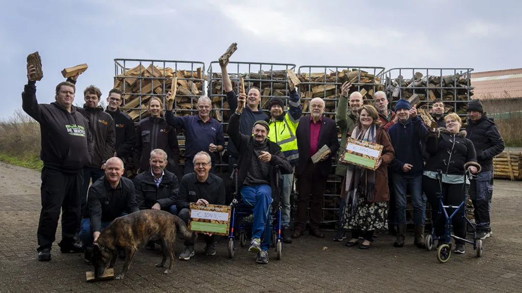 Snoeihout Dalfsen wordt haardhout voor goed doel Snoeihout Dalfsen wordt haardhout voor goed doel