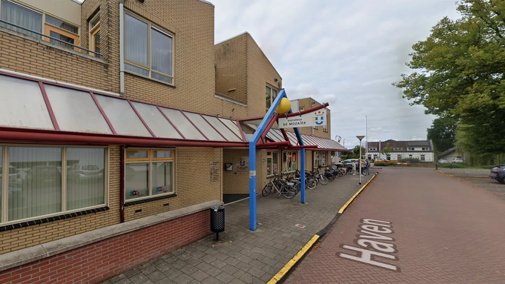 Kulturhus De Mozaïek Lemelerveld voor € 1,- naar stichting Kulturhus De Mozaïek Lemelerveld voor € 1,- naar stichting