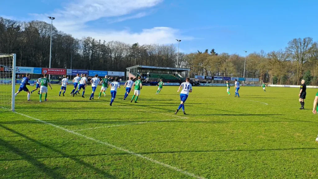 ASC ’62 pakt punt na wereldgoal tegen SC Rouveen ASC ’62 pakt punt na wereldgoal tegen SC Rouveen