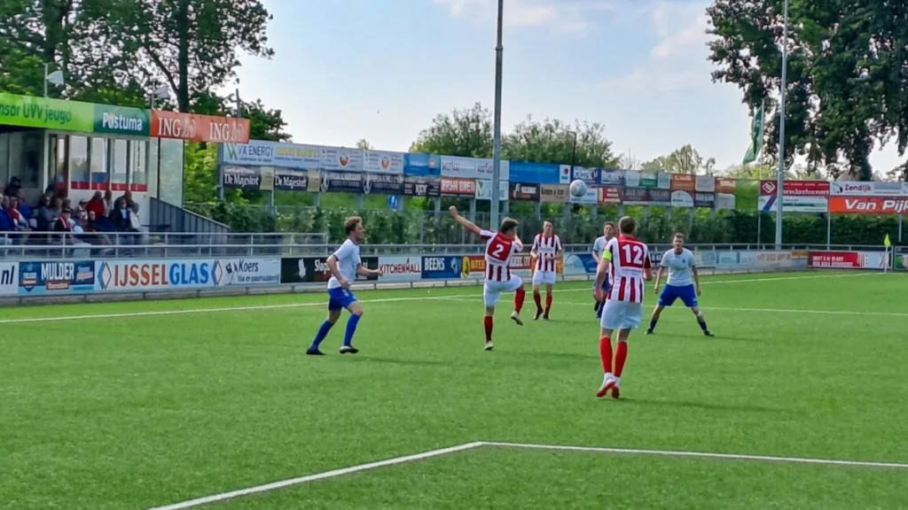 ASC’62 verrast kampioen IJVV met een ruime 1-4 zege ASC’62 verrast kampioen IJVV met een ruime 1-4 zege