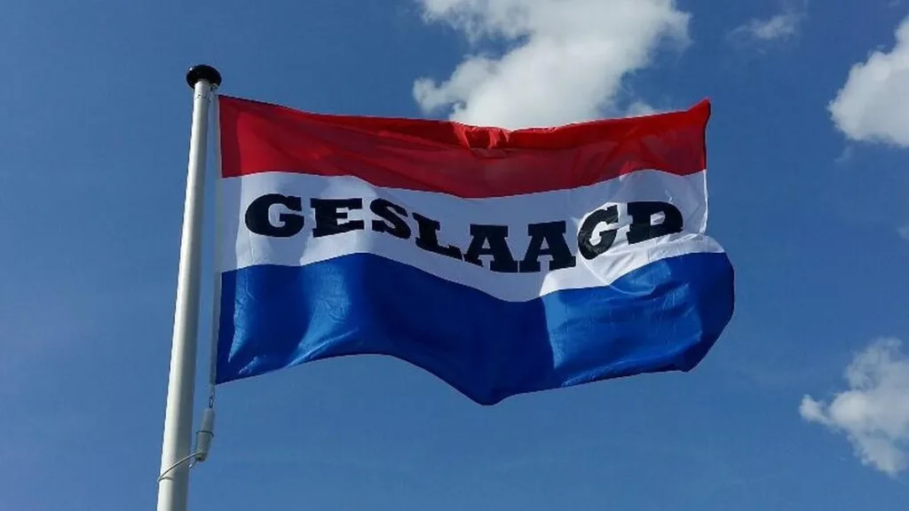 Geslaagden-karavaan rijdt weer door gemeente Dalfsen
