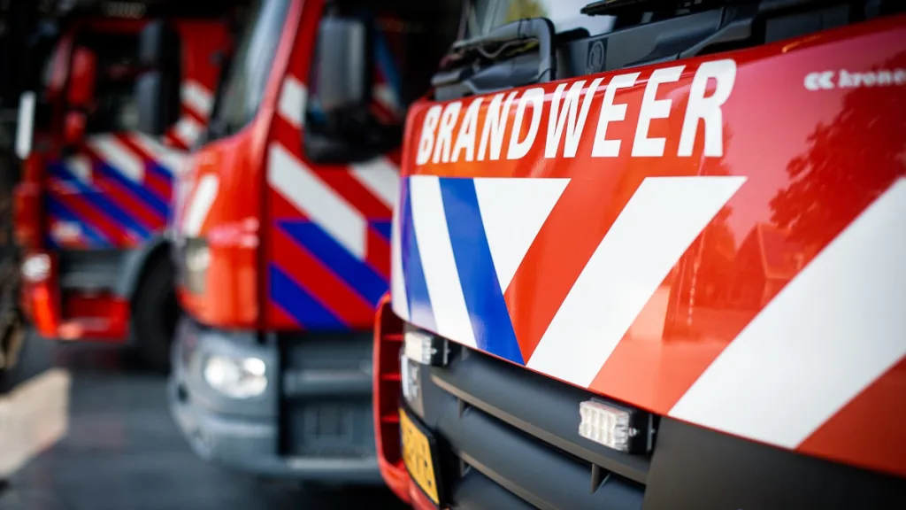Grote schuurbrand Dalfsen onder controle, vee veilig